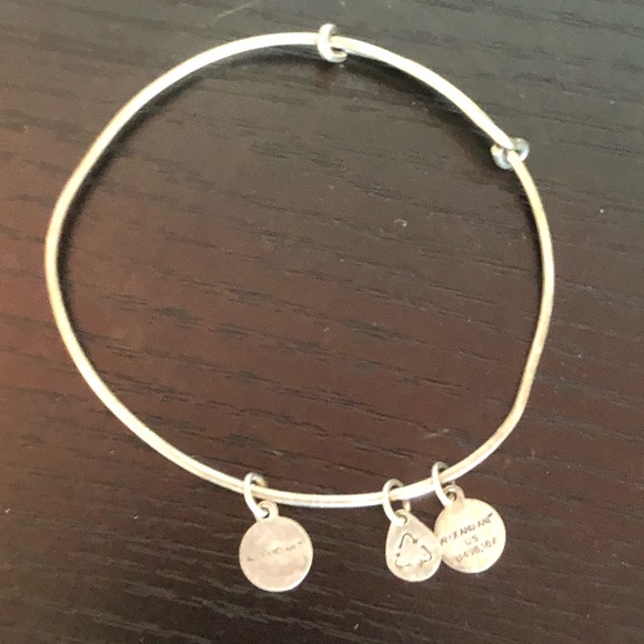 🟢 simple silver charm bracelet - Picture 2 of 2